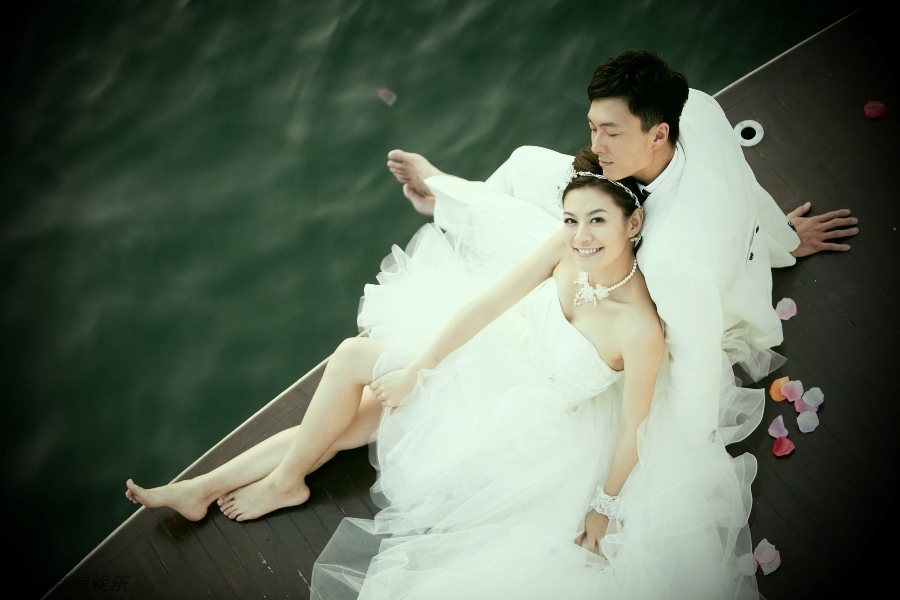 香港拍婚纱_香港紧身凸凹街拍美女(3)