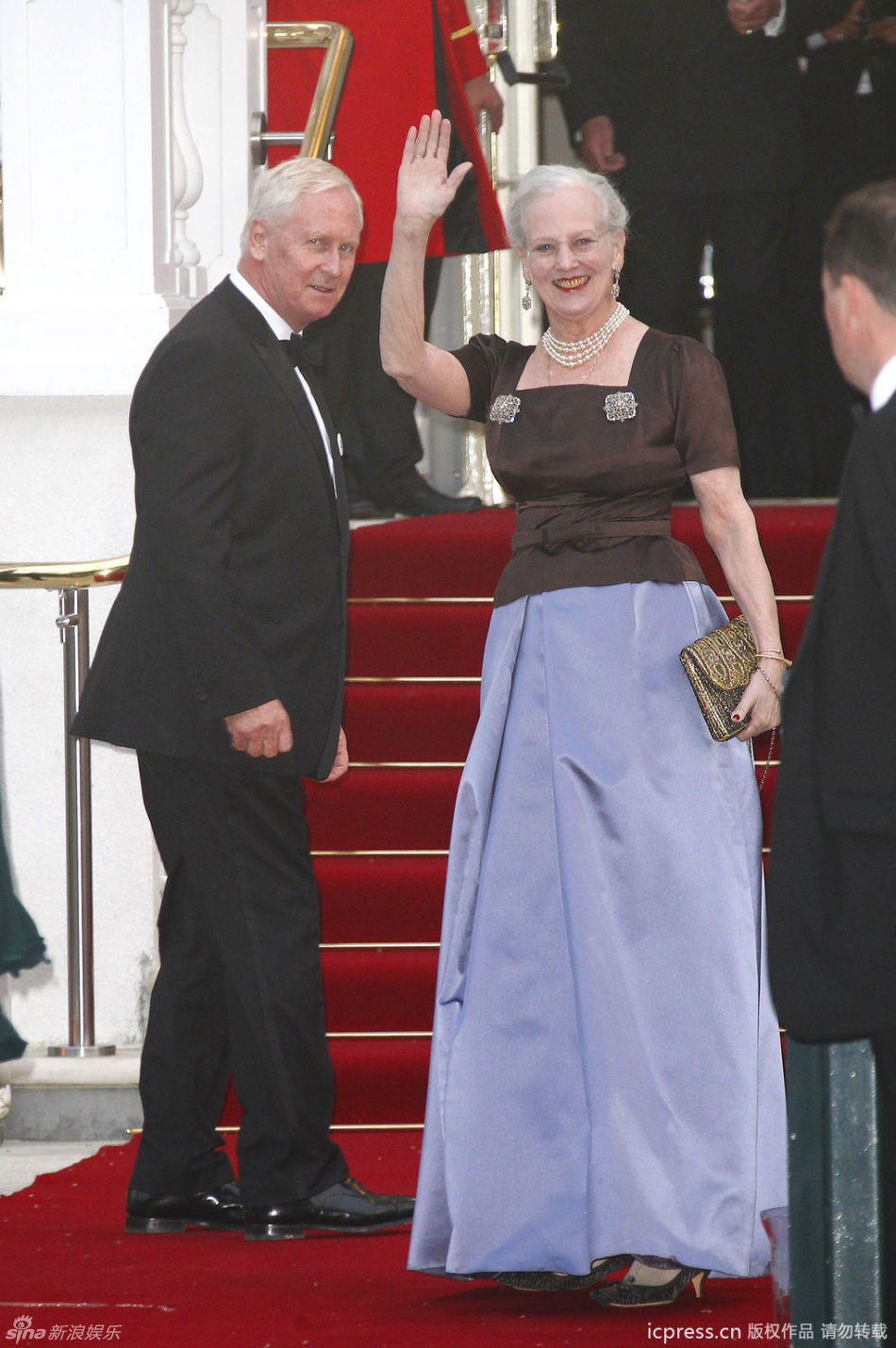 组图:威廉王子婚前晚宴 各国皇室成员盛装出席 -- 佛山E家|佛山信息网|顺德信息网|第一综合信息门户网-FSEHOME.COM