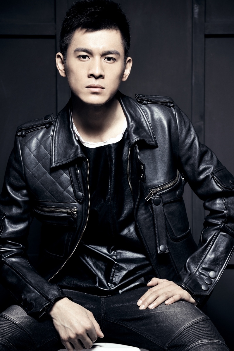 组图:乔振宇最新写真曝光 机车服熟男风范_热