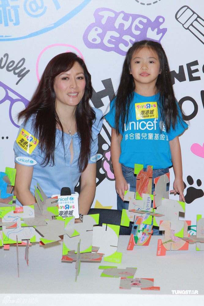 琦琦曝 任达华 为 女儿 学弹琴