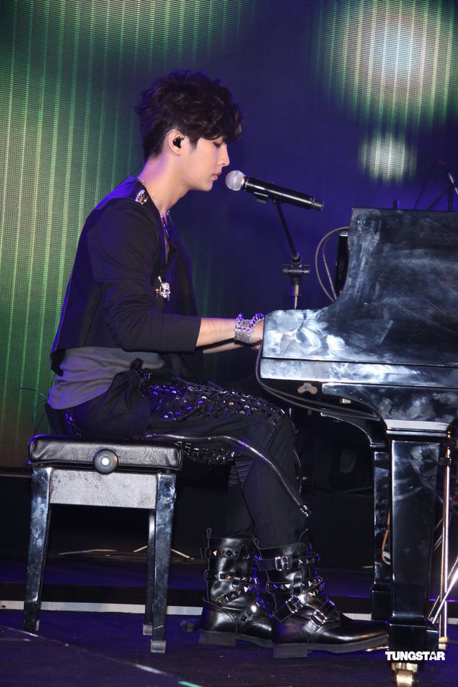 高清组图:<em>炎亚纶</em>庆功<em>演唱会</em> 师妹Olivia任嘉宾 