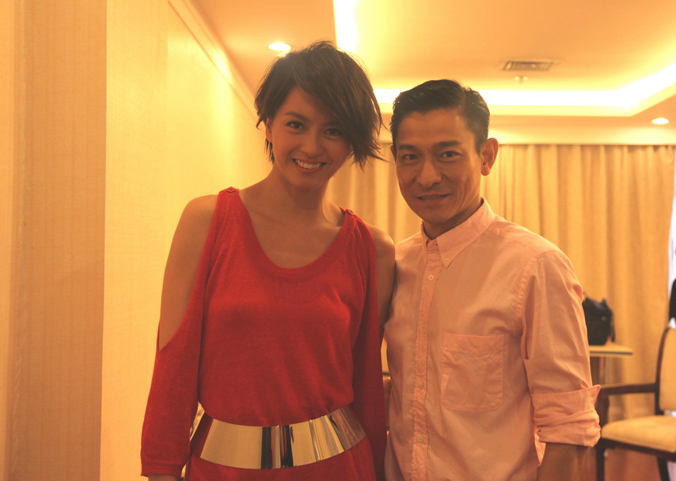 组图:梁咏琪刘德华预热春晚 重演战火列车 -- 