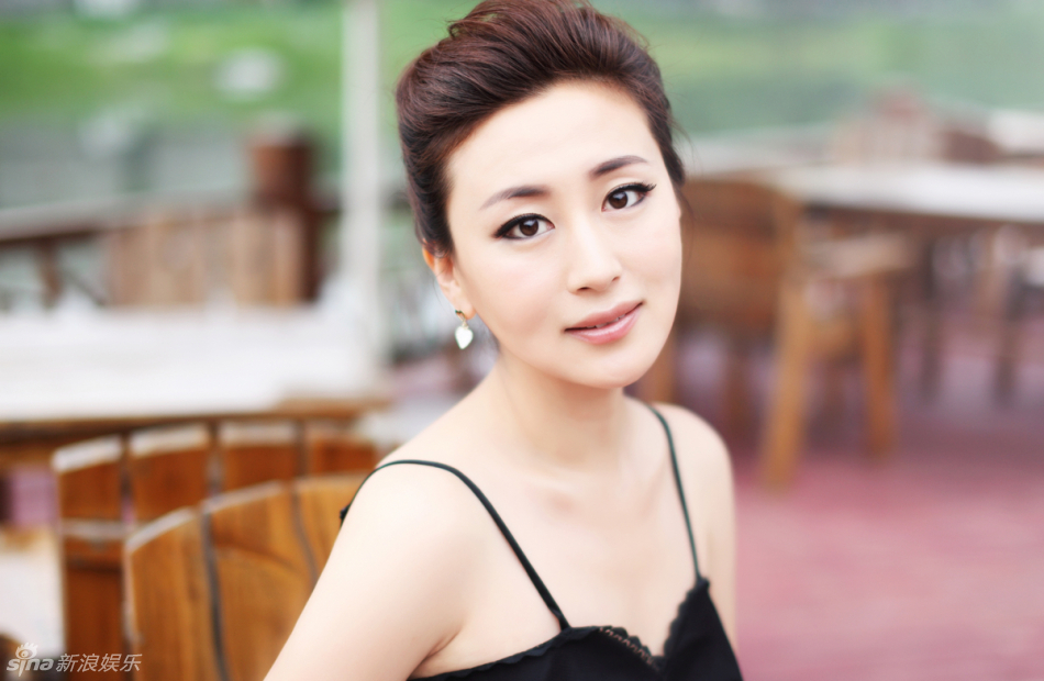 组图:石琳拍摄韵味时尚大片 显氧气美女气质_高清图集_新浪网