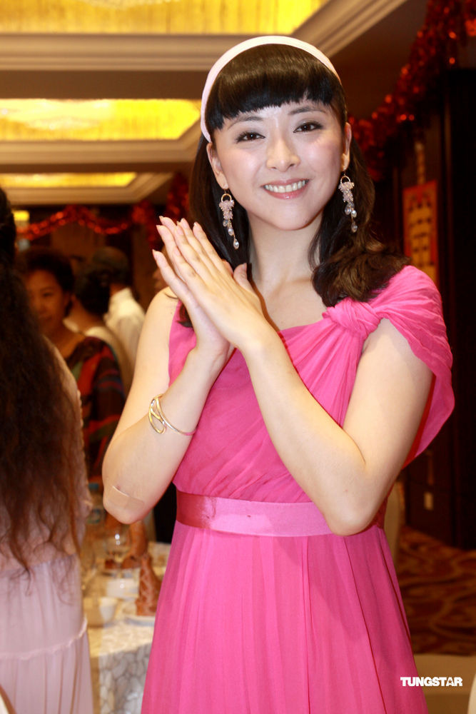 李小冉的婚纱_李小冉婚纱手机壁纸(3)