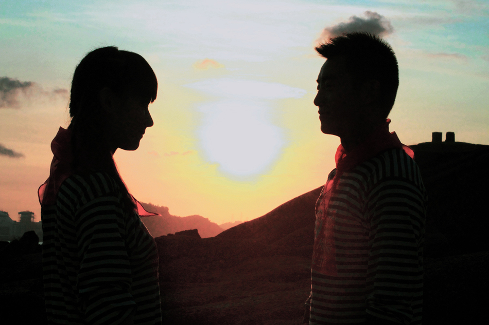 组图: 郑恺孙骁骁 海魂衫写真 青春洋溢羡煞旁人