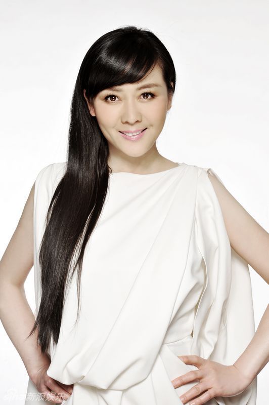 组图:李琳夏日写真曝光 梦幻白裙展熟女魅力_高清图集