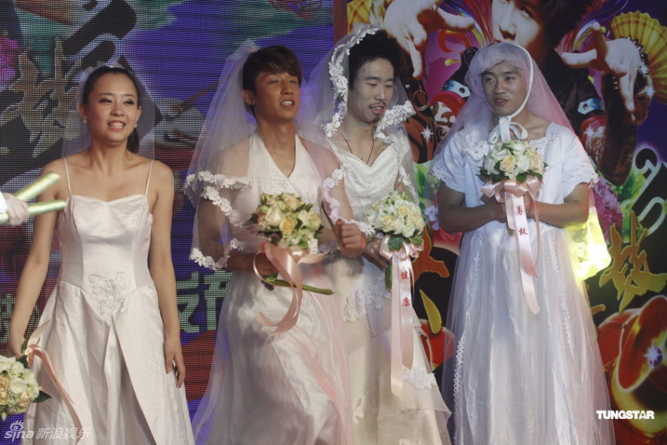 婚纱反串_仙女楼变装反串婚纱(3)