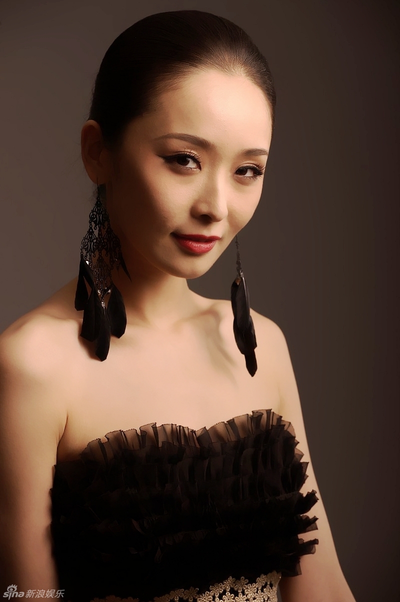 组图:李曼梦幻写真女人味足 优雅俏皮尽显妩媚_高清图集_新浪网