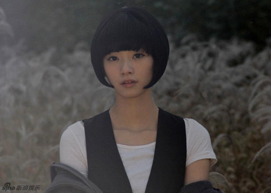 组图:刘欣 BOBO头 造型写真 显出夏日一抹清新