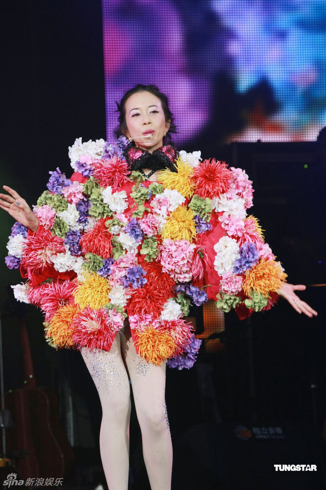 莫文蔚的婚纱_莫文蔚性感图片(3)