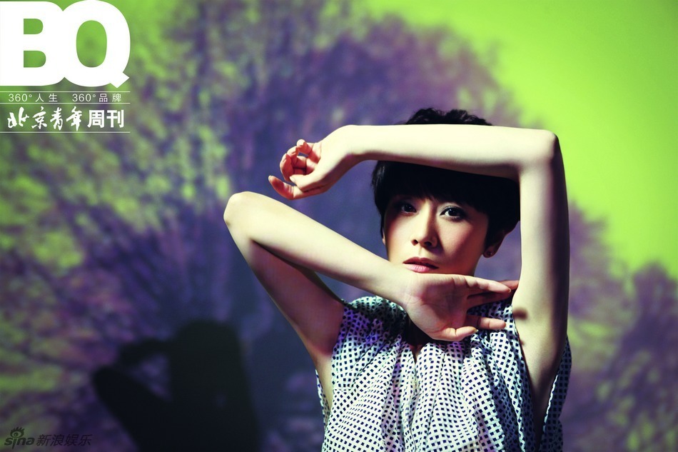 组图:海清复古怀旧登封面 信步游弋似<em>花影少女</em>