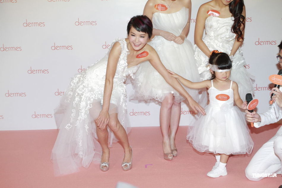 穿婚纱均_鞠婧祎穿婚纱的照片