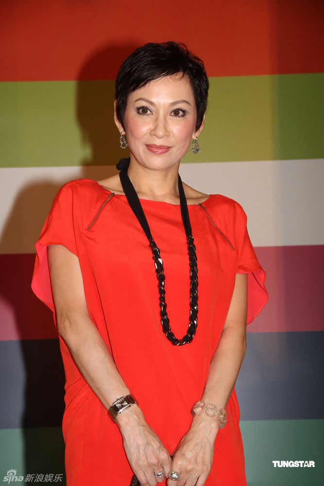 组图:廖碧儿出席时尚活动 否认林忠豪当面示爱