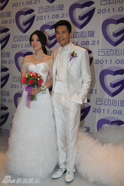 组图:董璇父亲引<em>女儿</em>入场 <em>父母</em>祝酒<em>感谢</em>来宾 -