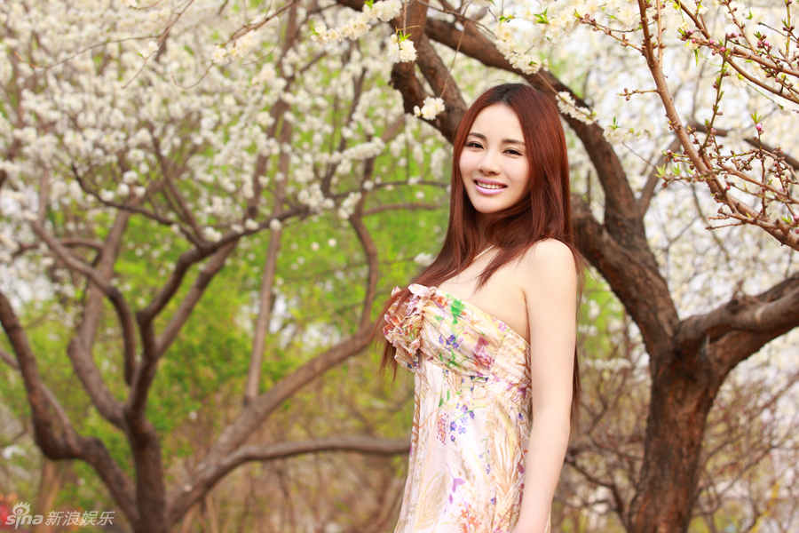 女星孟茜婀娜多姿