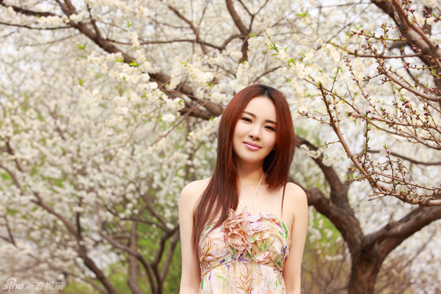 女星孟茜小秀香肩