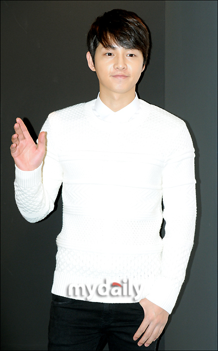 组图:车胜元韩佳仁宋钟基等出席服装新品发布