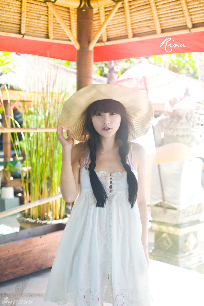 任珈锐夏日写真甜美可爱