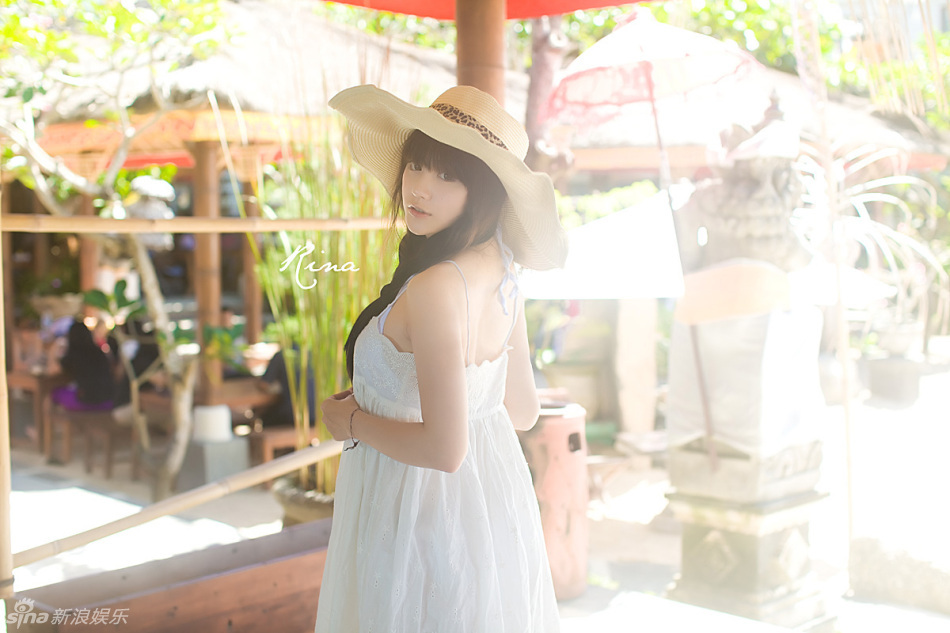任珈锐夏日写真甜美可爱