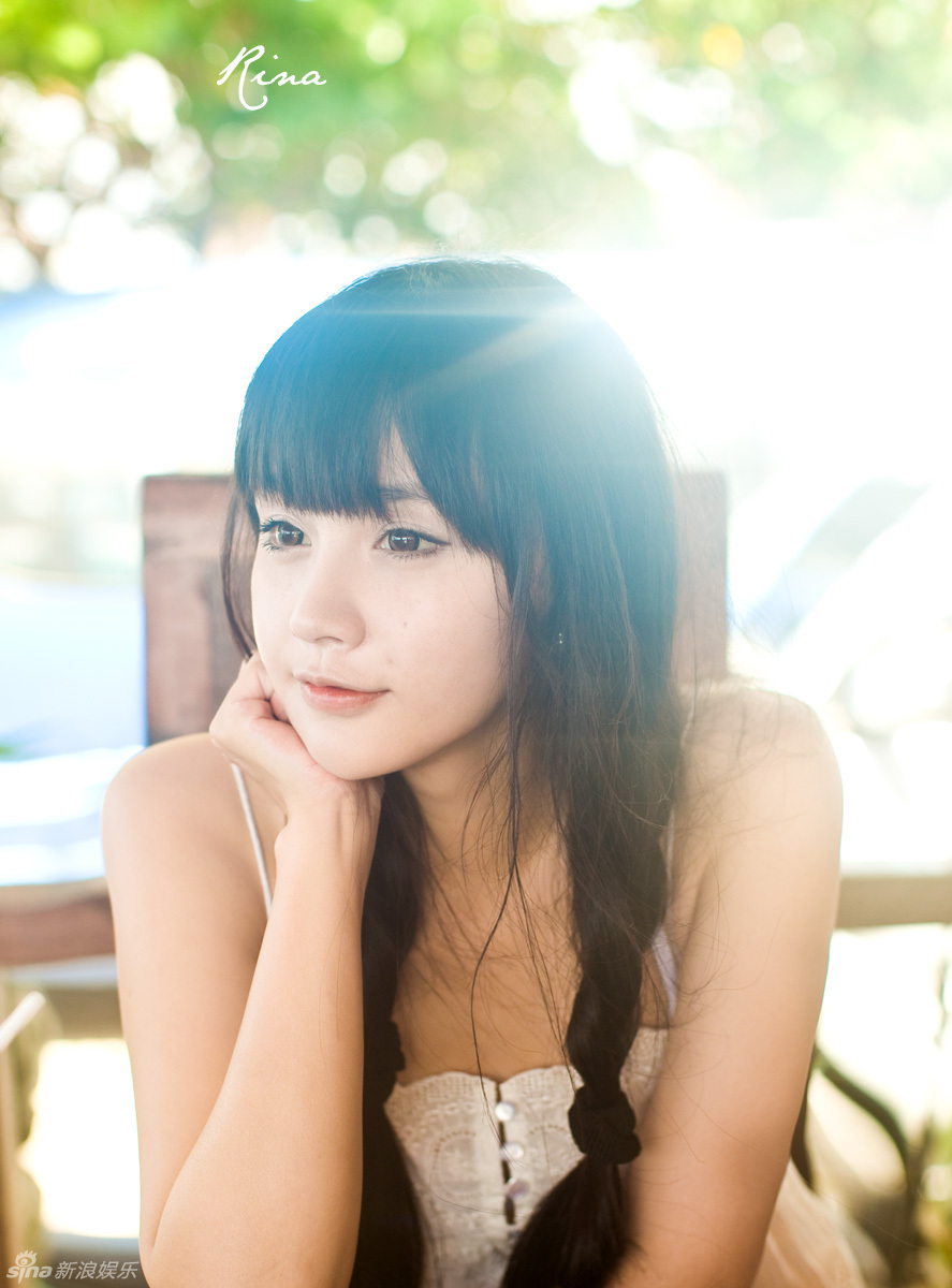 任珈锐夏日写真甜美可爱