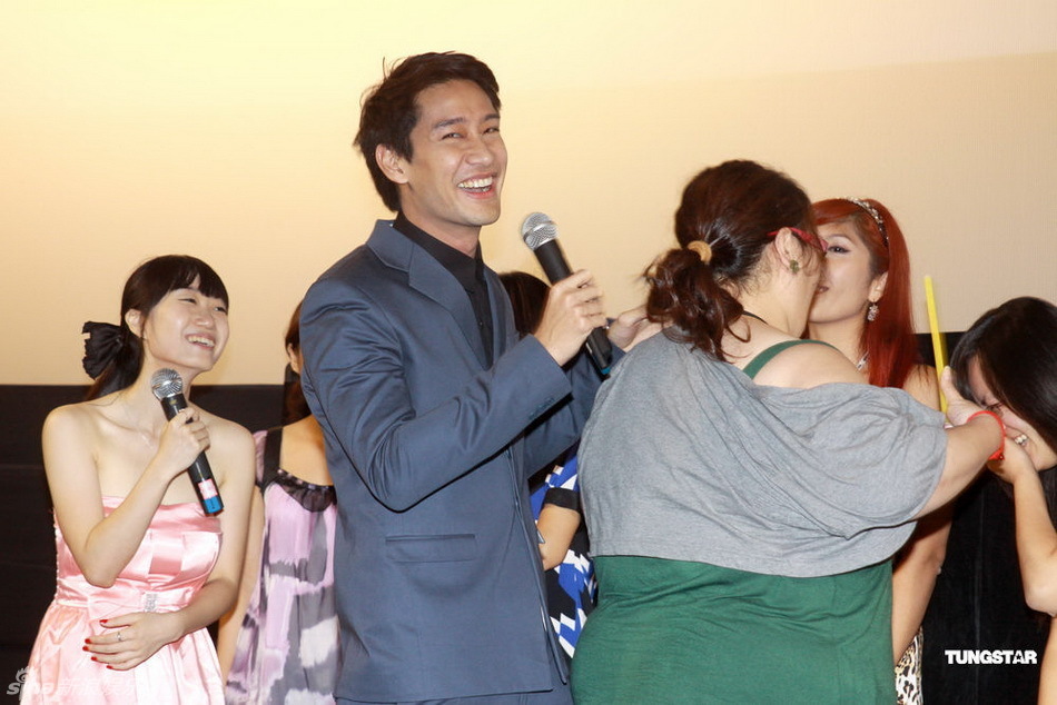 组图:泰国巨星pong来华宣传展亲和力