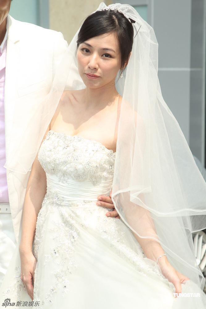 陈怡蓉婚纱_陈怡蓉性感图片(3)
