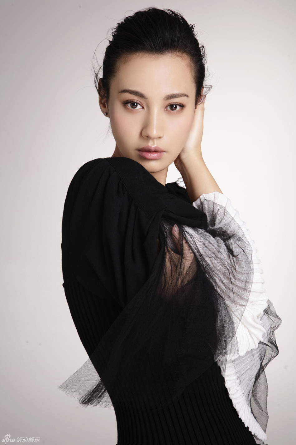 组图:辣妈杨雪高清写真曝光 高贵甜心宛若新生