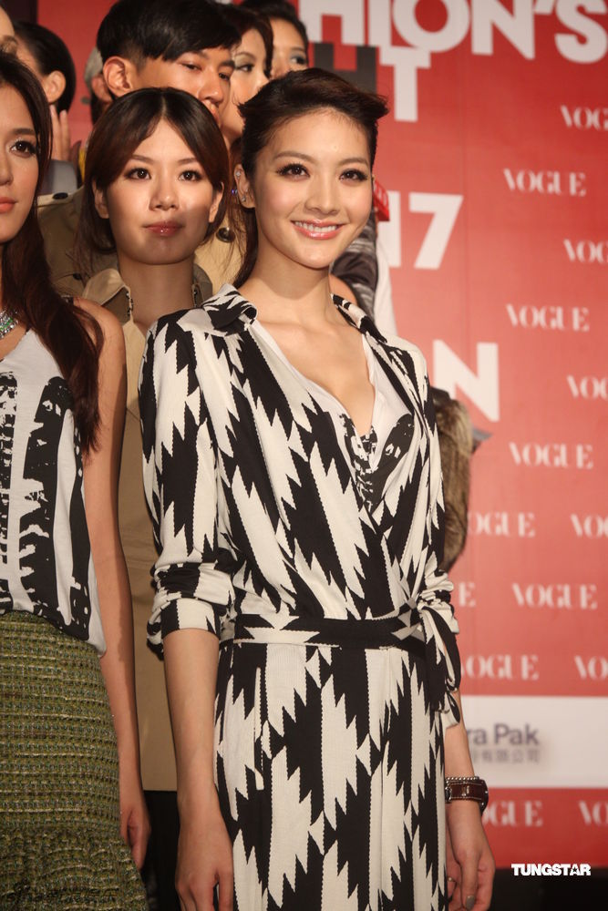 吴亚馨,关颖,杨谨华,隋棠(前排左起)