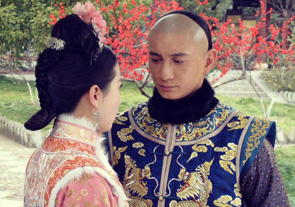 穿越女刘诗诗遭吴奇隆强吻 演绎虐爱情深