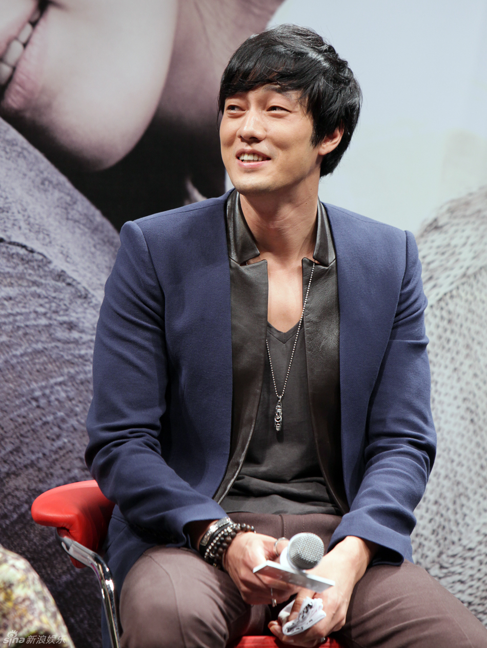 韩孝珠苏志燮携手亮相宣传新片《只有你》 - 新