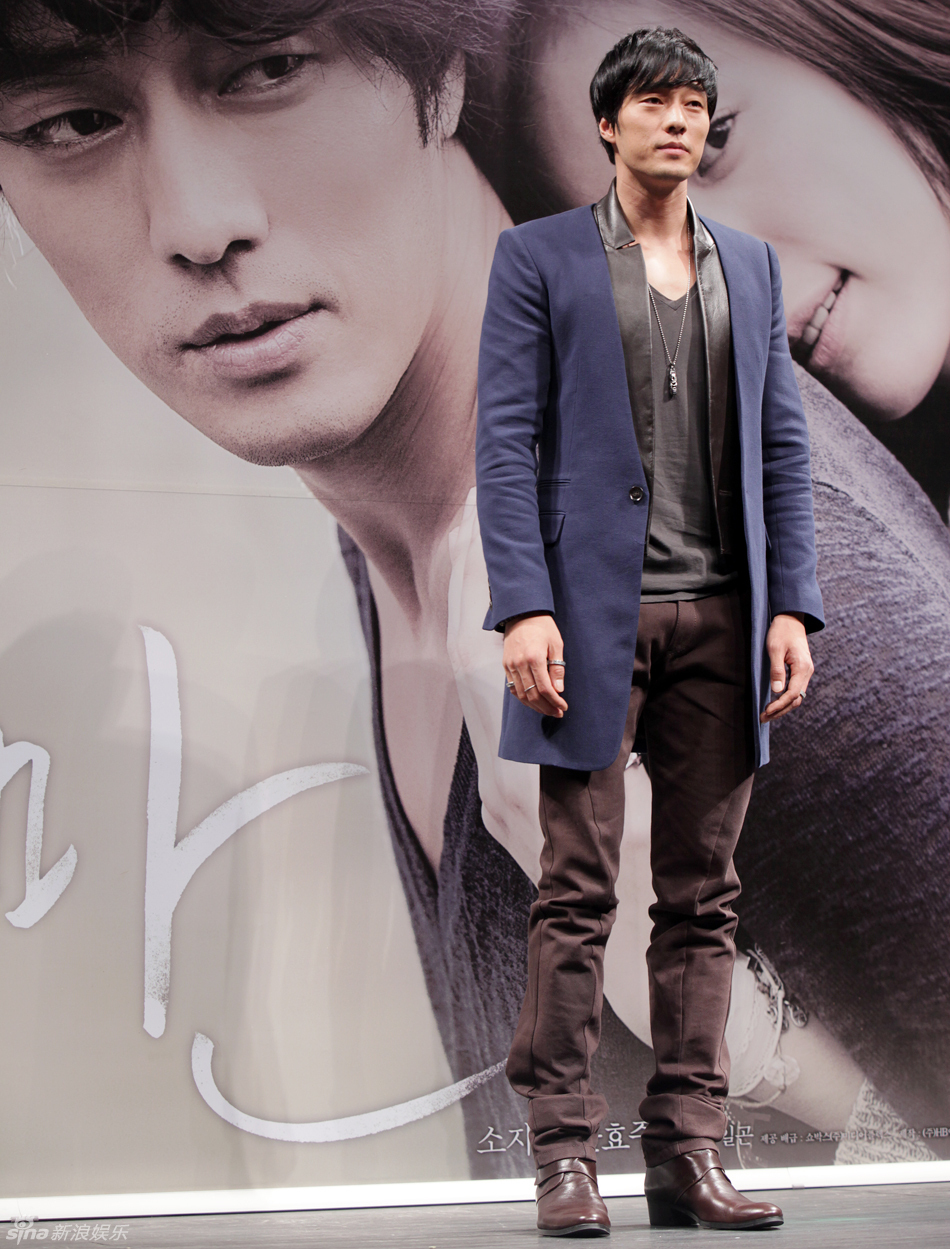 韩孝珠苏志燮携手亮相宣传新片《只有你》 - 新