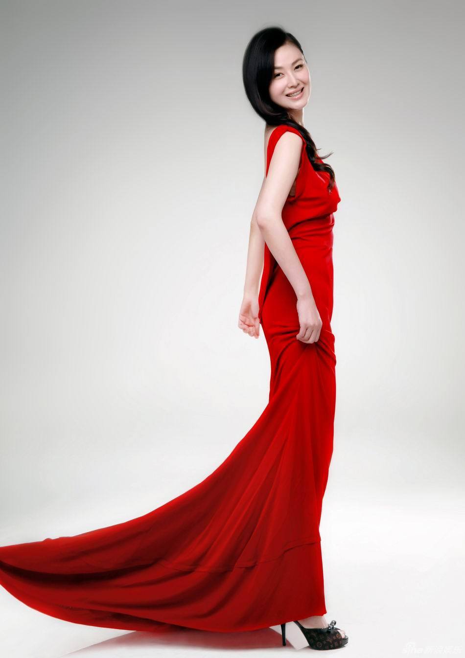 王思懿红裙写真 《辛亥革命》演革命红颜|明星贴图 - 跨培圈