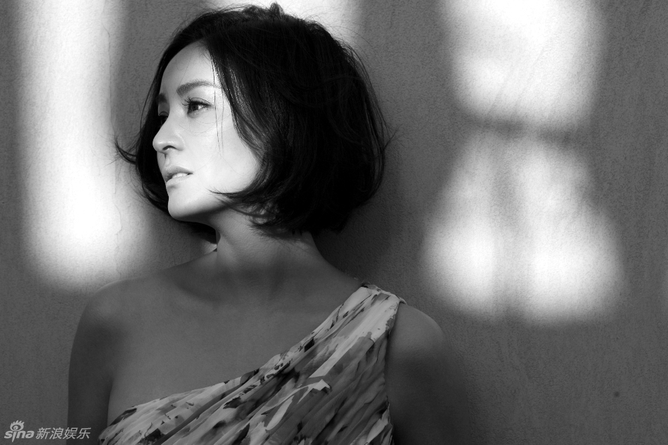 戴娇倩长裙写真