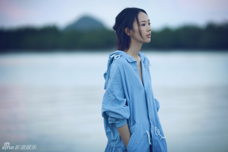 童瑶海边远望