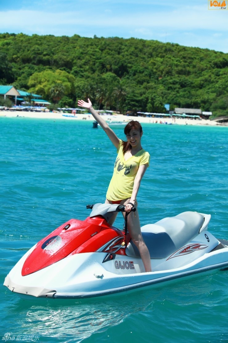 高清图:日本女星杉本有美海边拍写真清凉出镜_高清
