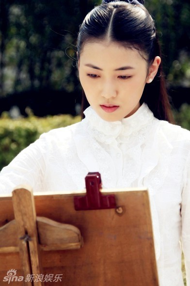 新浪娱乐讯 近日光线艺人黎一萱曝光一组《阿诚》剧照,戏中的黎一萱