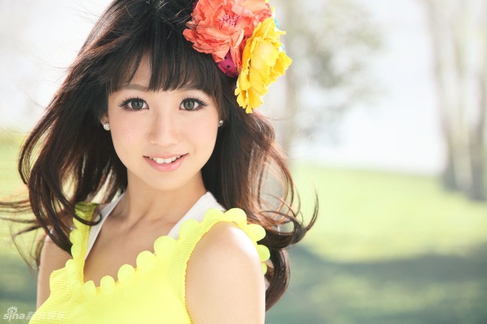 郭书瑶甜美写真