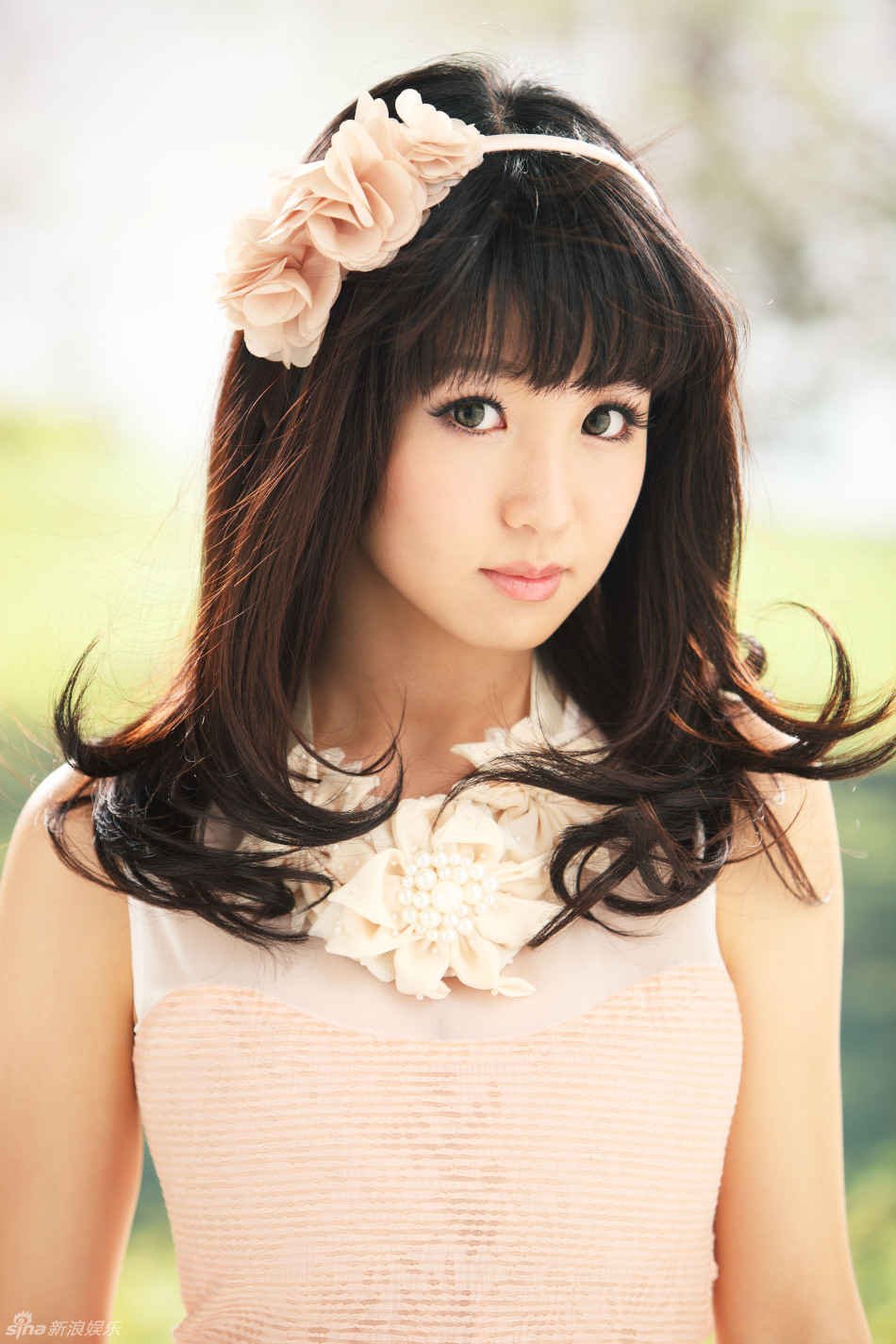 郭书瑶甜美写真