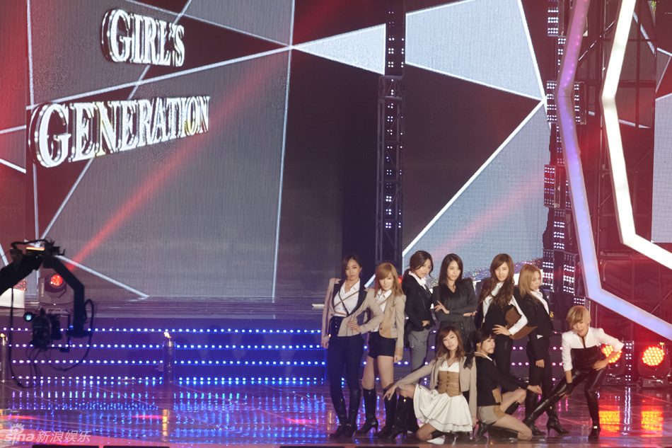 高清组图:<em>少女时代金贤重</em>助阵公益演唱会热歌