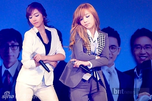 组图:<em>少女时代</em>等鼓励高考生唱响点亮<em>演唱</em>会 
