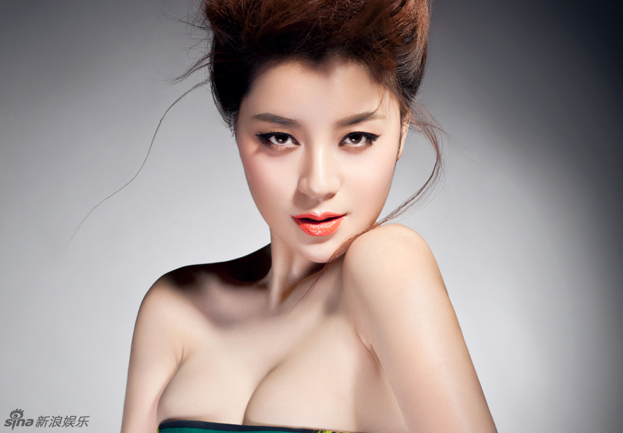 美女主播嘉妮秀香肩