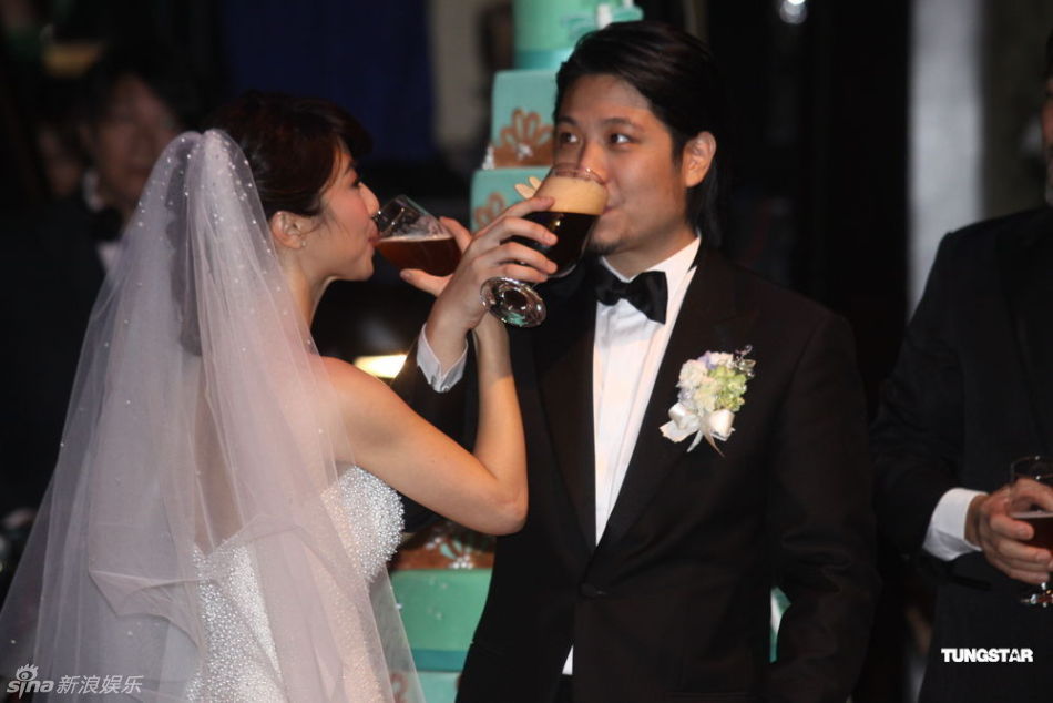 歌手黄湘怡百万浪漫婚礼 林依晨郑元畅道贺 --