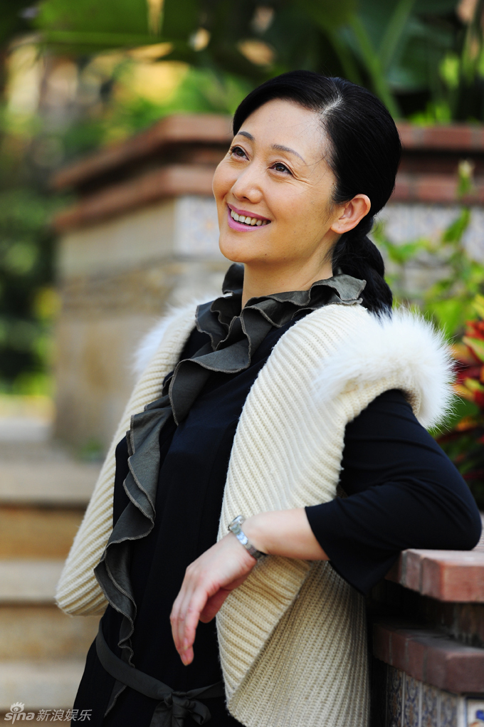 新浪娱乐讯 由娟子,何政军,吕一,高昊等主演的电视剧《她的一生》正在