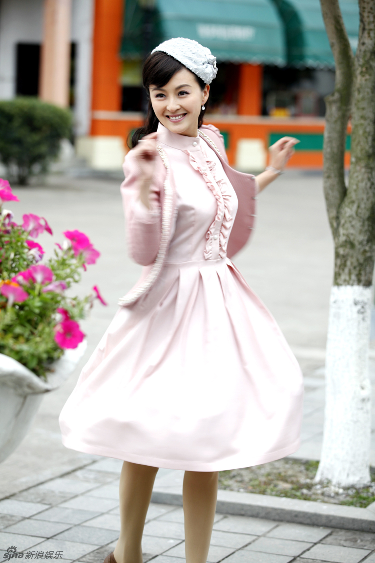 组图:戴娇倩年代写真个性装扮展复古风 -- 佛山E家 ...