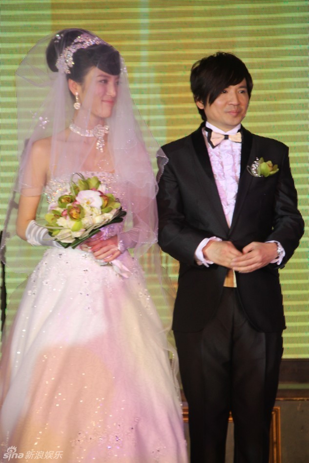 beyond鼓手叶世荣大婚迎娶年轻女友