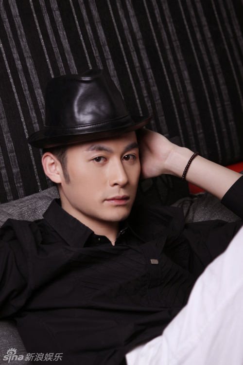 组图: 李肖宁 最新写真曝光 帅气小生首次亮相 -