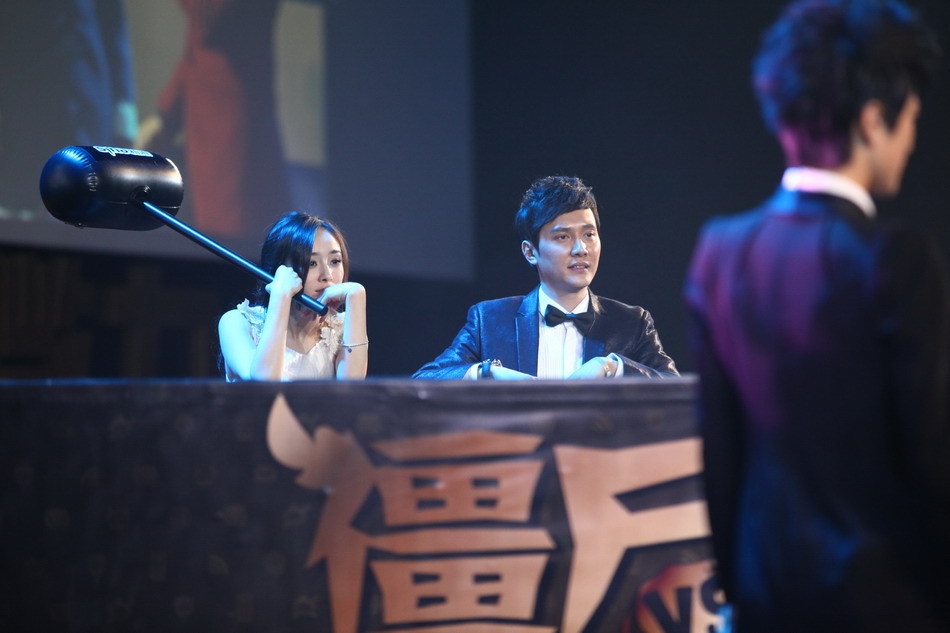 高清组图:2011 微博 之夜 杨幂 冯绍峰 等打僵尸