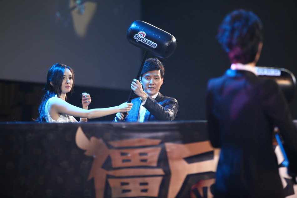 高清组图:2011 微博 之夜 杨幂 冯绍峰 等打僵尸