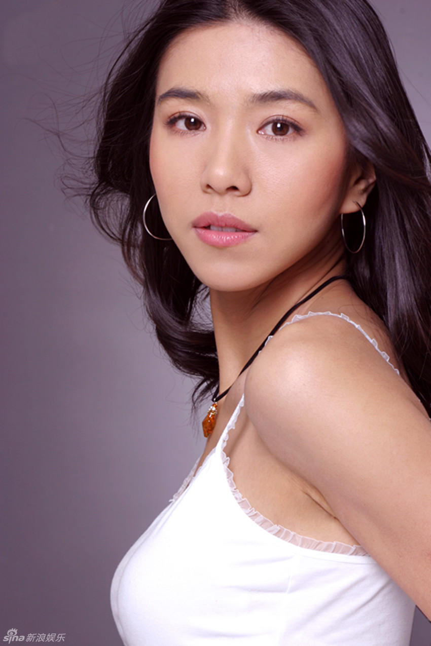 演员王彤写真曝光 情感流露魅力十足