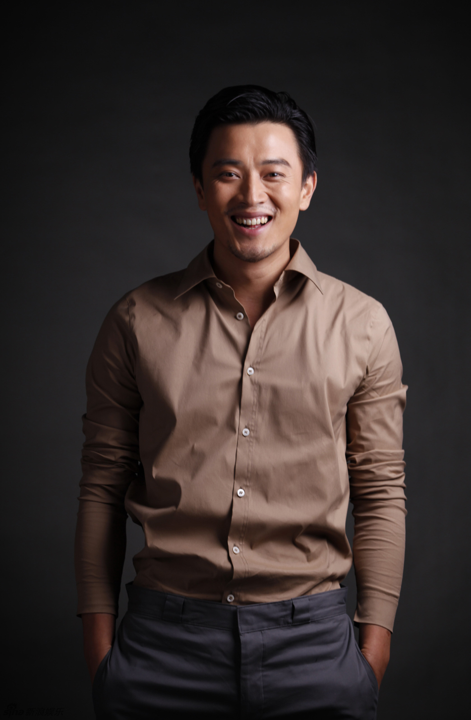 组图:蒋毅率性写真演绎都市质感型男_高清图集_新浪网